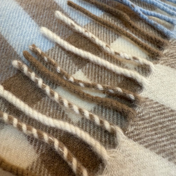 Burberry 100% Cashmere Scarf 🏴– Made in Scotland – Light Blue Check - Picture 8 of 17